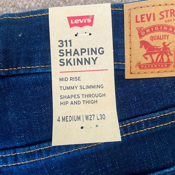 NWT Dark wash Levi’s jeans - Picture 4 of 7
